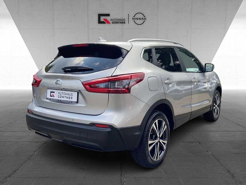 Nissan Qashqai N-Way 1.3 DIG-T 6MT Kamera Glasdach SitzHzg.