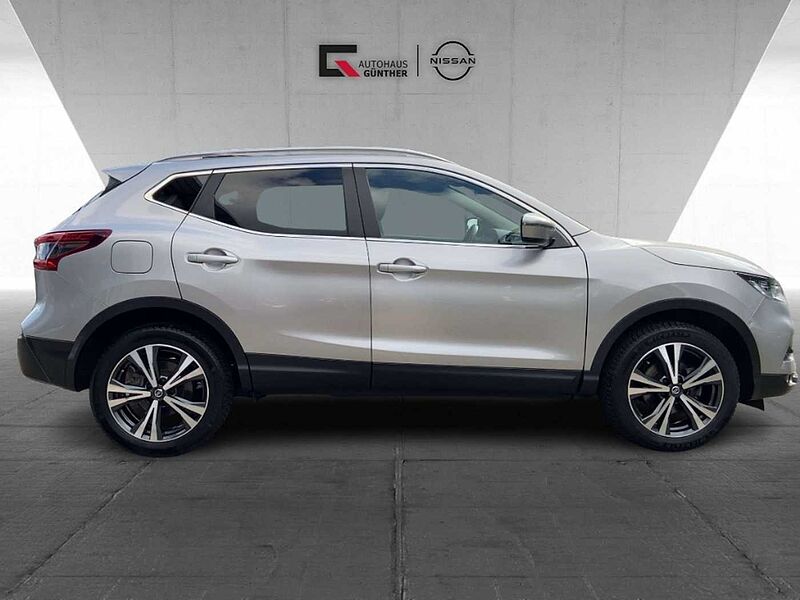 Nissan Qashqai N-Way 1.3 DIG-T 6MT Kamera Glasdach SitzHzg.