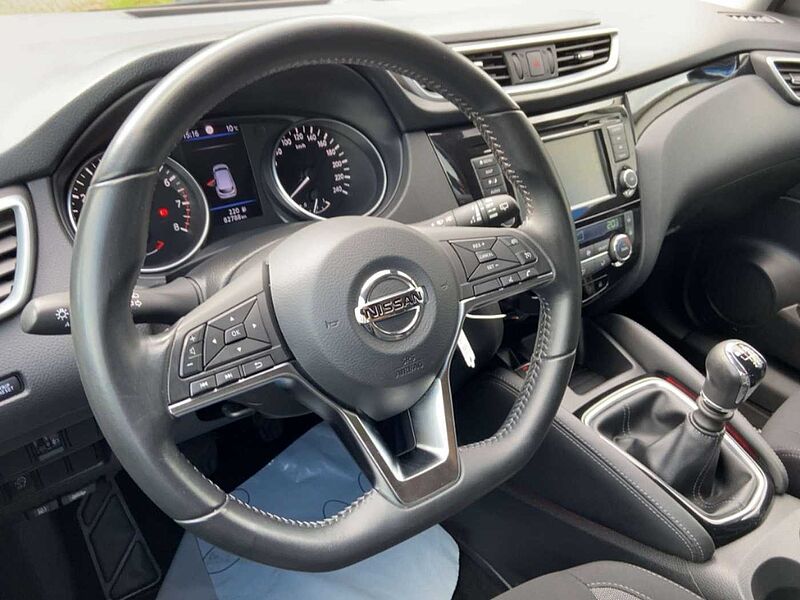 Nissan Qashqai N-Way 1.3 DIG-T 6MT Kamera Glasdach SitzHzg.