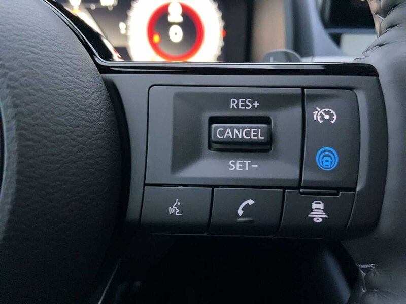 Nissan Qashqai Tekna 1.3 DIG-T MHEV 4x2 Kamera SitzHzg CarPlay